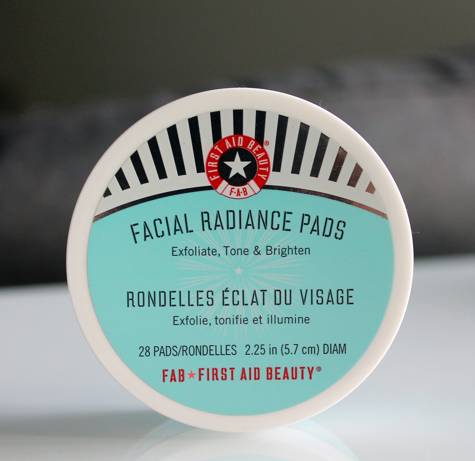 First-Aid-Beauty-Facial-Radiance-Pads-01